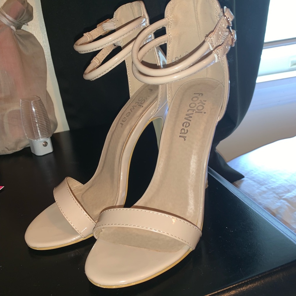 Boohoo Nude double ankle band heels